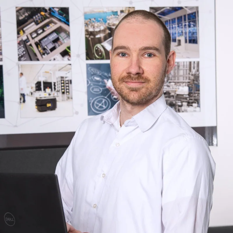 Andreas Schwarzer am Arbeitsplatz